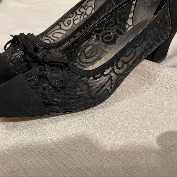 J. Renee Shoes Women's Black Mesh Medium Heel Dress Pumps Size 6.5M - Picture 2 of 12